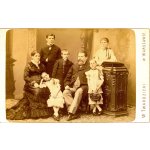 Juliusz Deutschmann (1843-1903), syn Karola i Zuzanny Bedner, z żoną Bertą Hauflich (1844-1938) i dziećmi.
